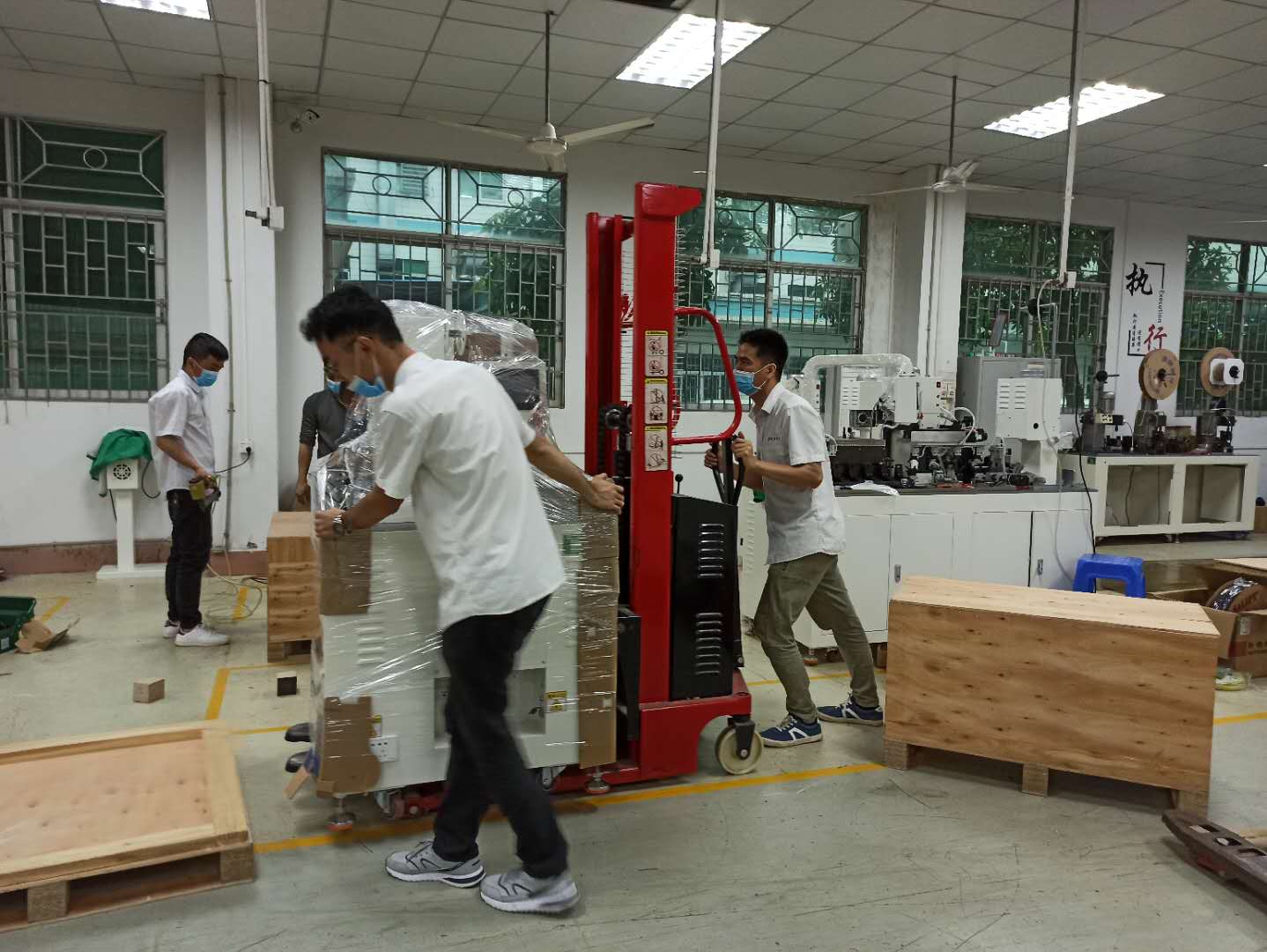全力趕工|緊急出貨全自動(dòng)端子機(jī)